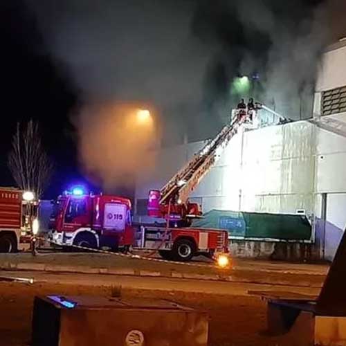 Ci stiamo occupando di un complesso caso di incendio di impianto di trattamento rifiuti di apparecchiature elettriche ed elettroniche